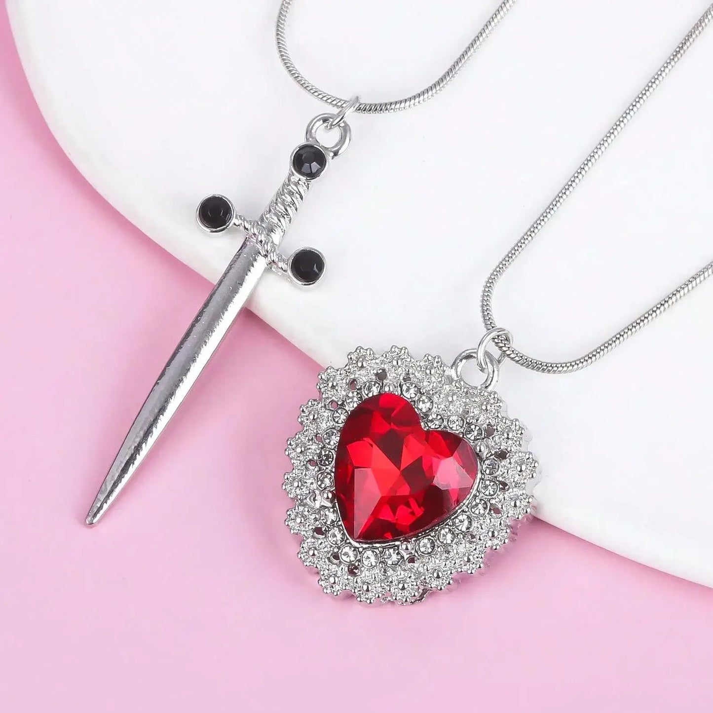 Collar Dúo de corazón y espada 🗡️❤️ 2 en 1
